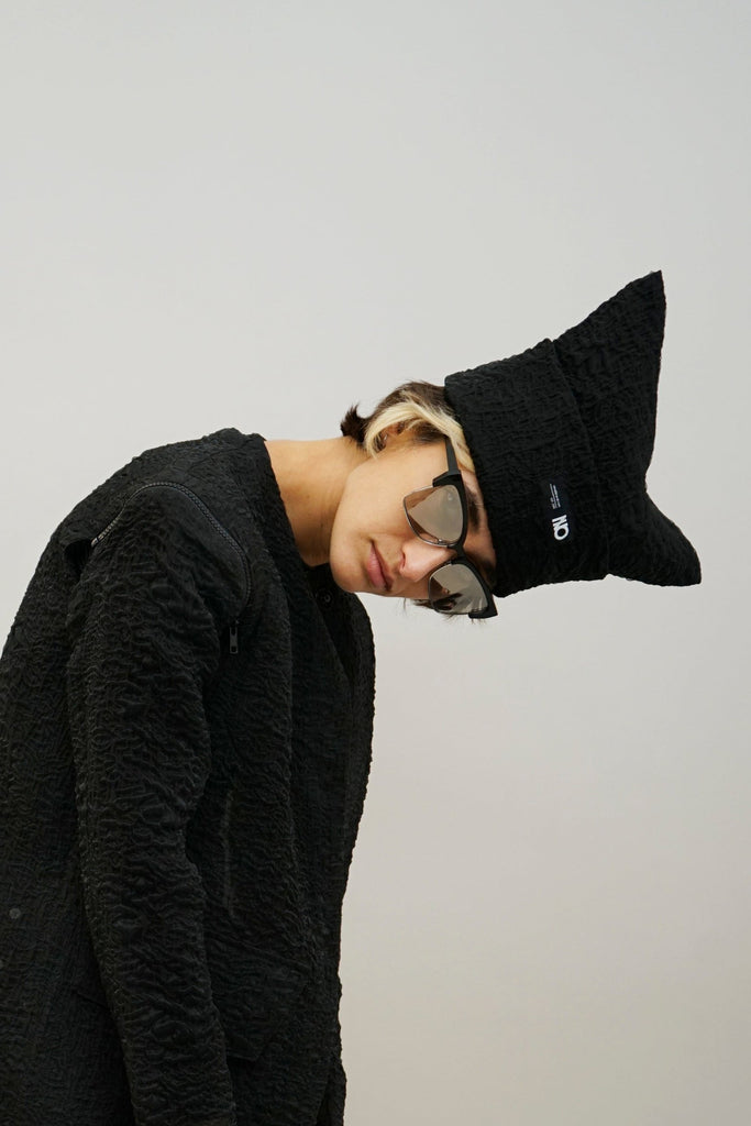 Avant-garde black square hat