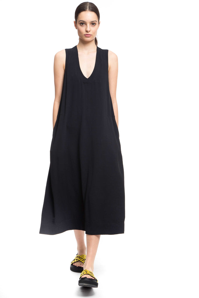 black dress with v-neck and a built in bra and side pockets