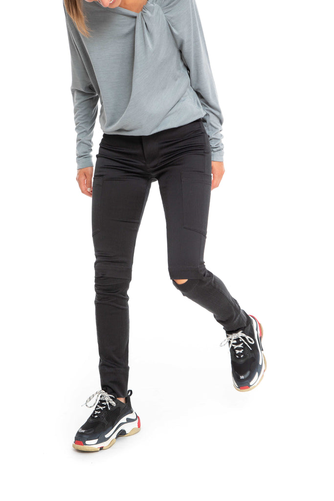 NINObrand Black skinny cargo pants with slits at the knees